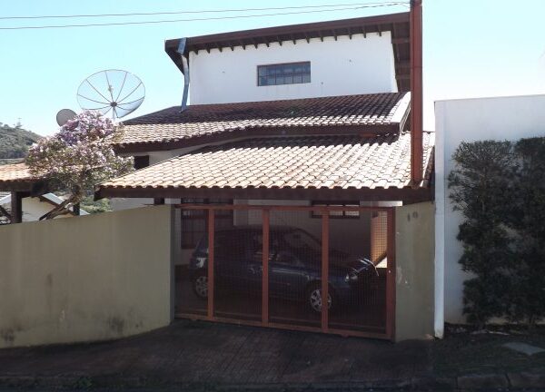 Belíssima residencia em Águas de Lindóia