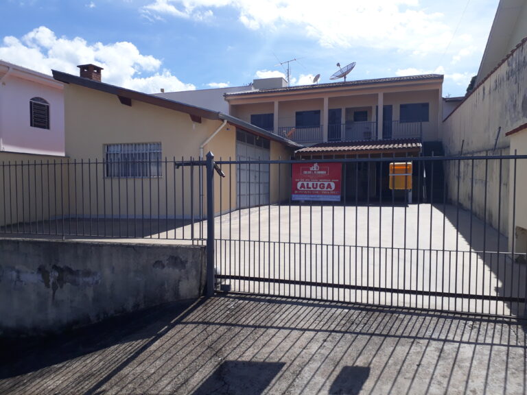 Três casas no mesmo terreno para investidor