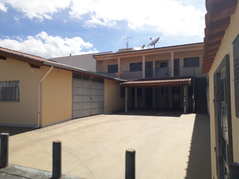 Três casas no mesmo terreno para investidor