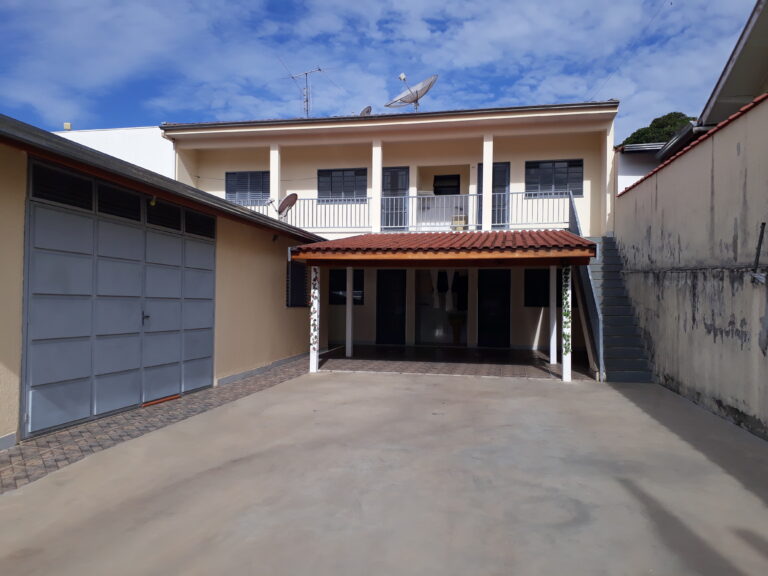 Três casas no mesmo terreno para investidor