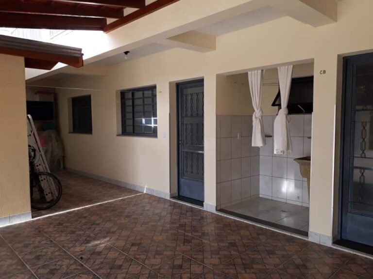 Três casas no mesmo terreno para investidor