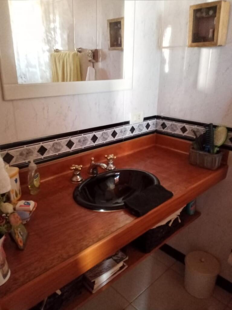 Vende-se Excelente casa em condomínio fechado