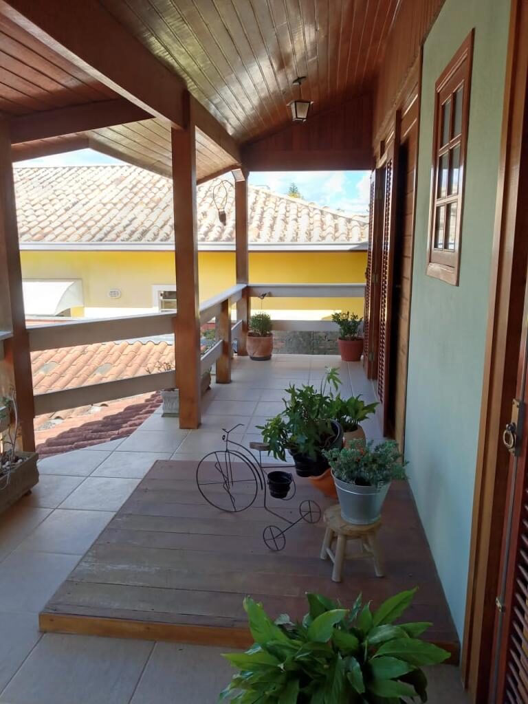 Vende-se Excelente casa em condomínio fechado