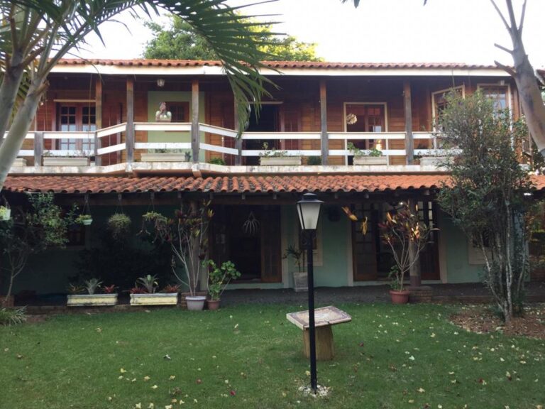 Vende-se Excelente casa em condomínio fechado