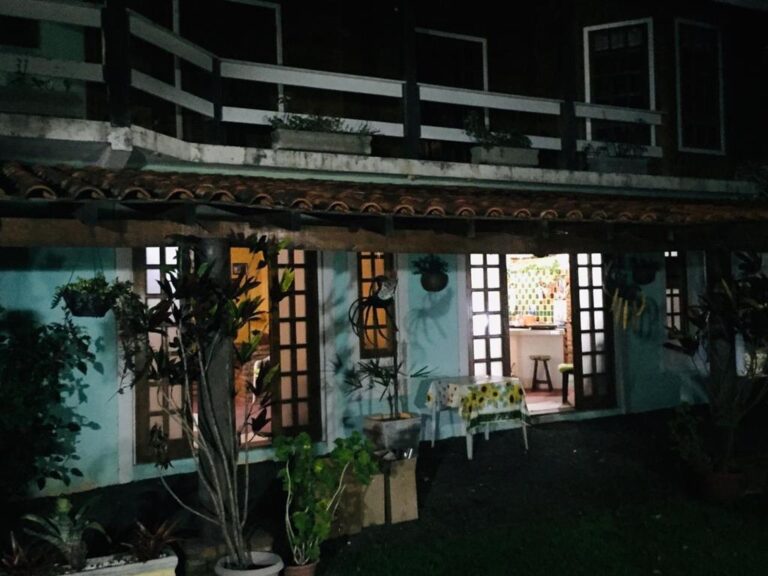 Vende-se Excelente casa em condomínio fechado