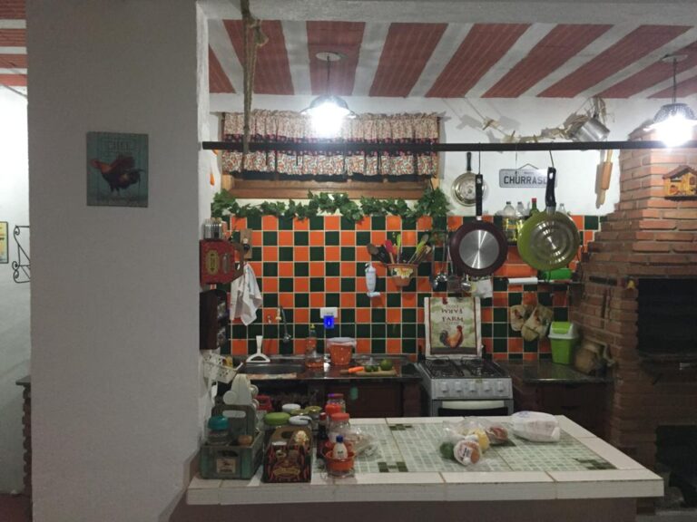 Vende-se Excelente casa em condomínio fechado