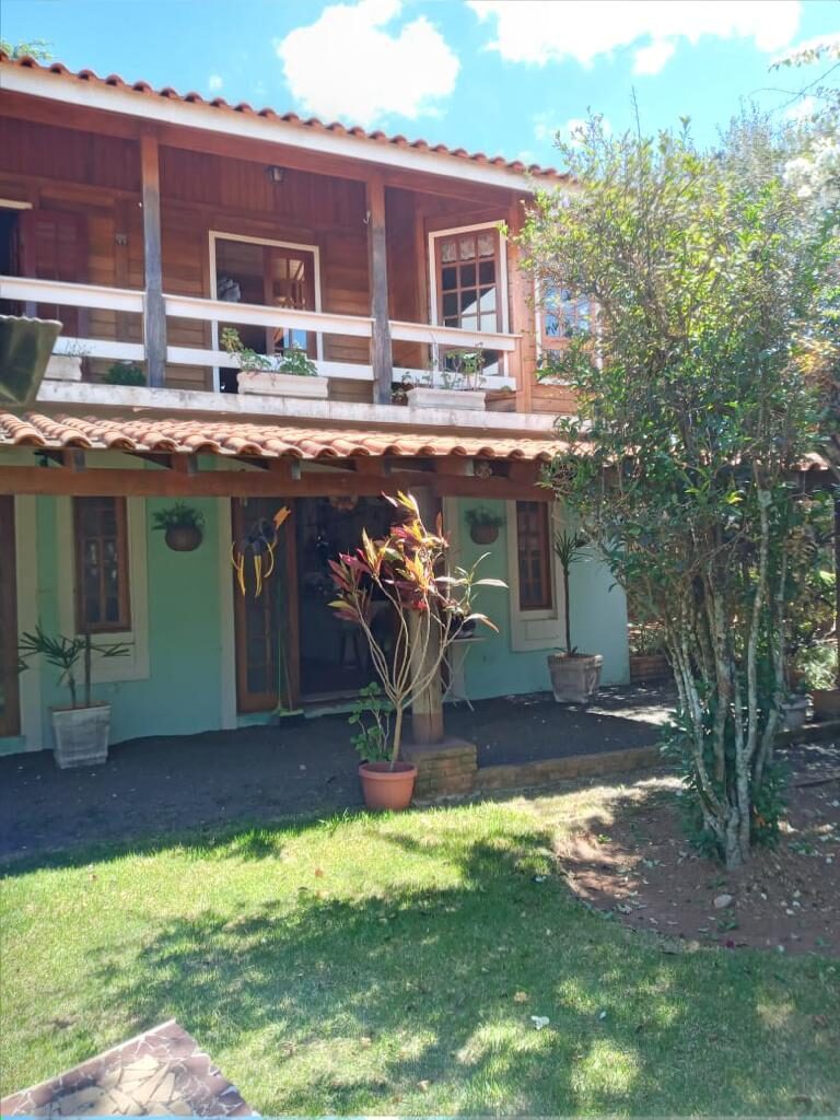 Vende-se Excelente casa em condomínio fechado