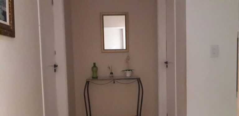 Excelente sobrado em Cond. Fechado na cidade de Águas de Lindóia