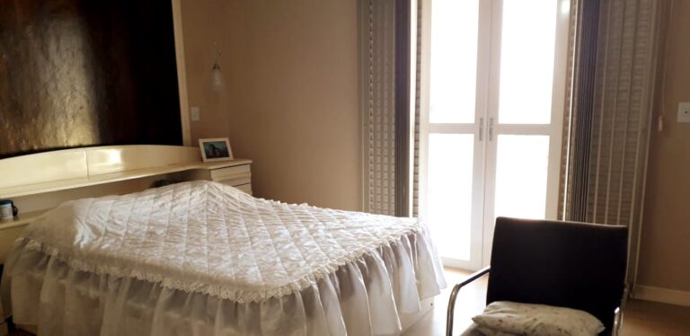 Excelente sobrado em Cond. Fechado na cidade de Águas de Lindóia