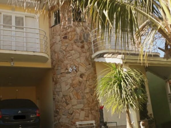 Excelente sobrado em Cond. Fechado na cidade de Águas de Lindóia