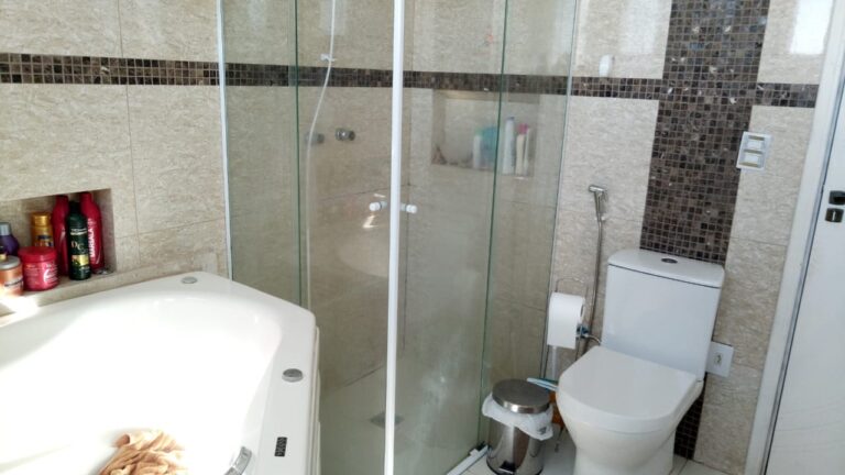 Excelente sobrado em Cond. Fechado na cidade de Águas de Lindóia