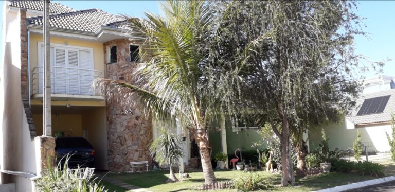 Excelente sobrado em Cond. Fechado na cidade de Águas de Lindóia