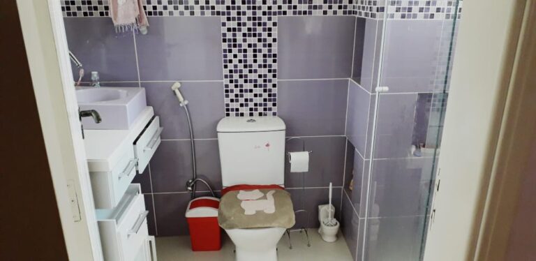 Excelente sobrado em Cond. Fechado na cidade de Águas de Lindóia