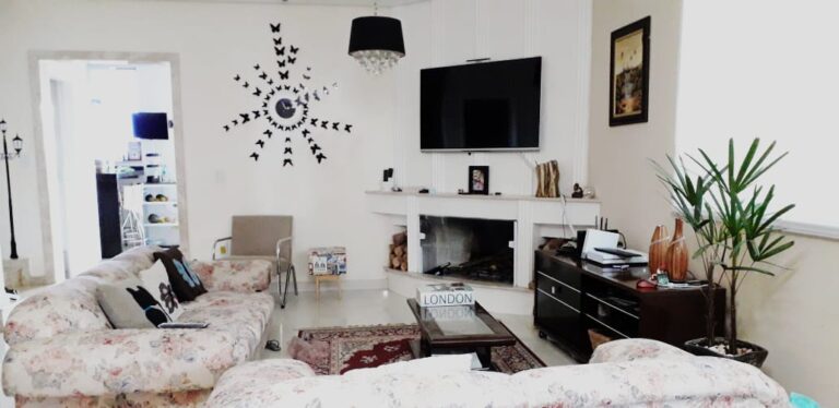 Excelente sobrado em Cond. Fechado na cidade de Águas de Lindóia