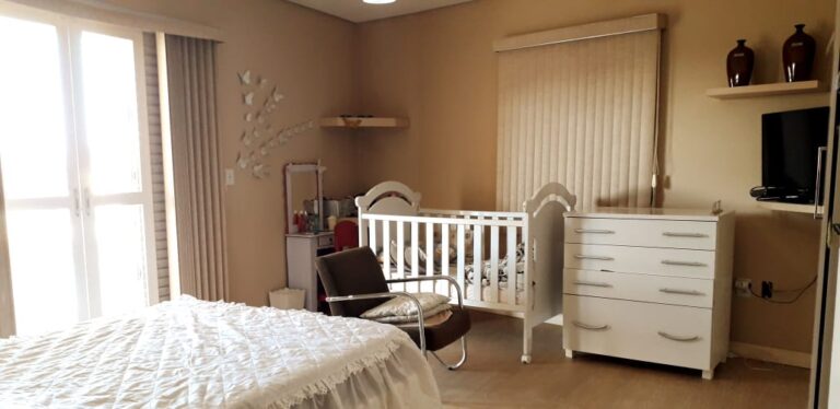 Excelente sobrado em Cond. Fechado na cidade de Águas de Lindóia