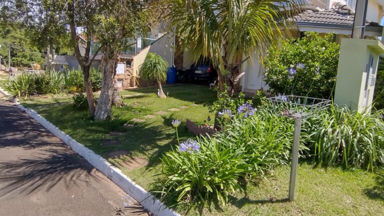 Excelente sobrado em Cond. Fechado na cidade de Águas de Lindóia