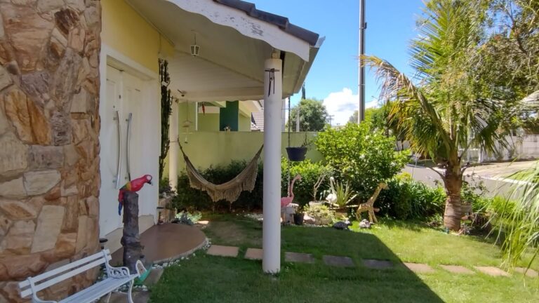 Excelente sobrado em Cond. Fechado na cidade de Águas de Lindóia