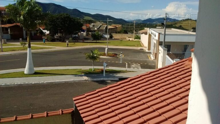 Excelente casa ao lado de Condomínio Fechado