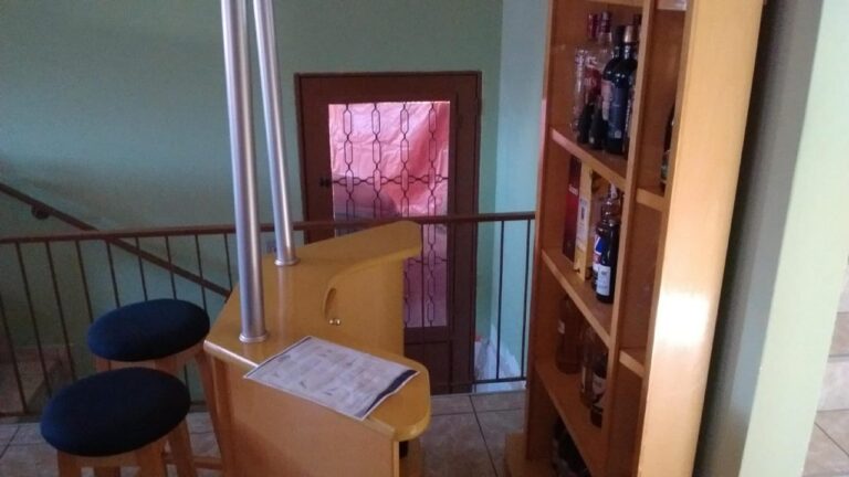 Excelente casa ao lado de Condomínio Fechado