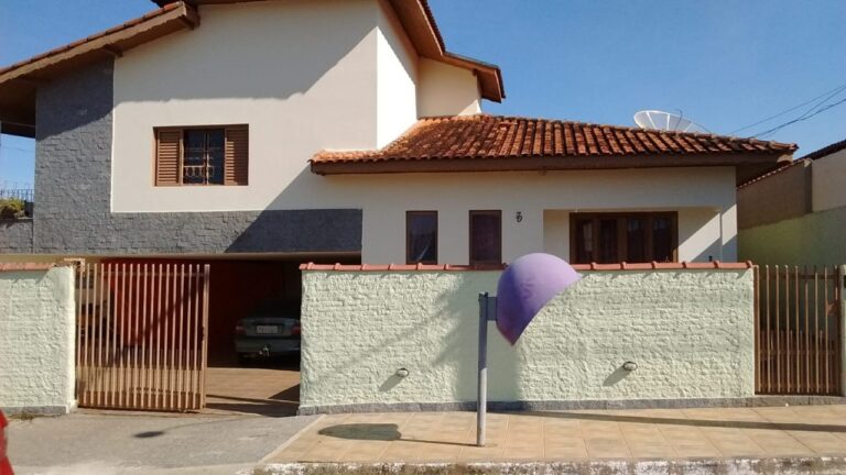 Excelente casa ao lado de Condomínio Fechado