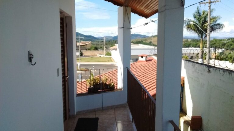 Excelente casa ao lado de Condomínio Fechado