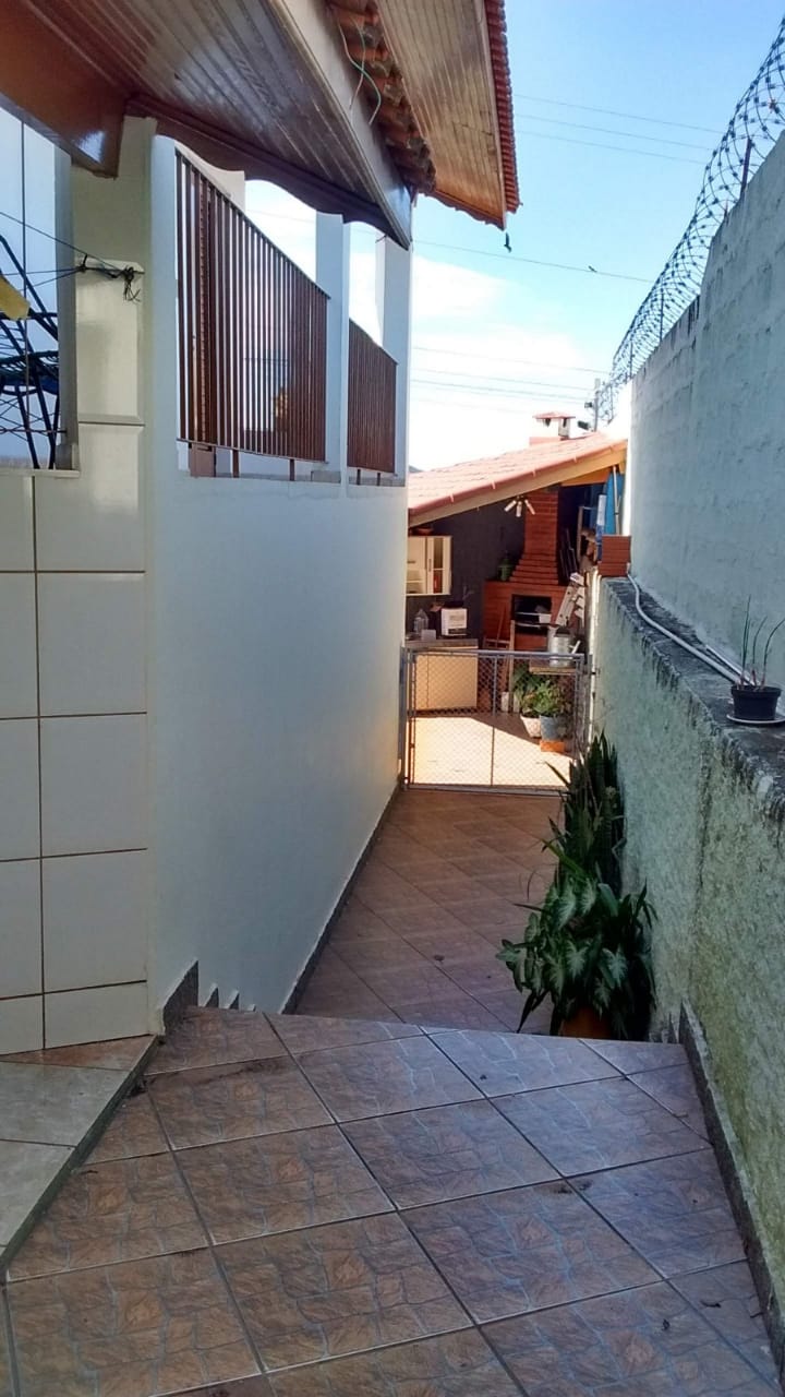 Excelente casa ao lado de Condomínio Fechado