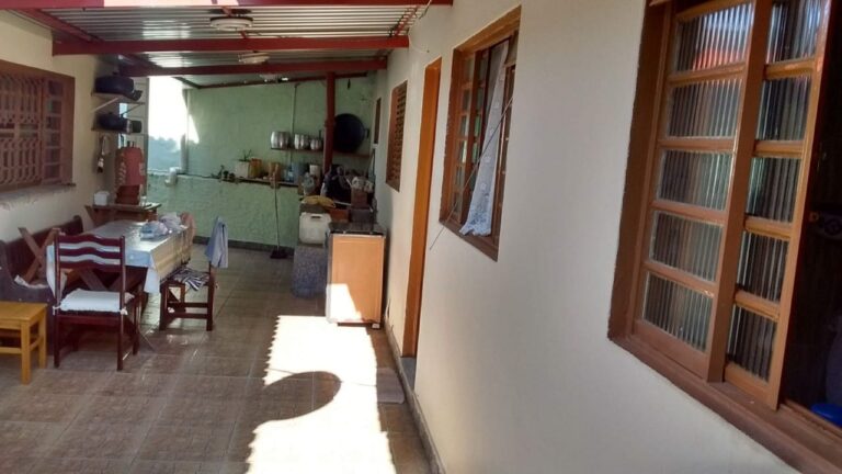 Excelente casa ao lado de Condomínio Fechado