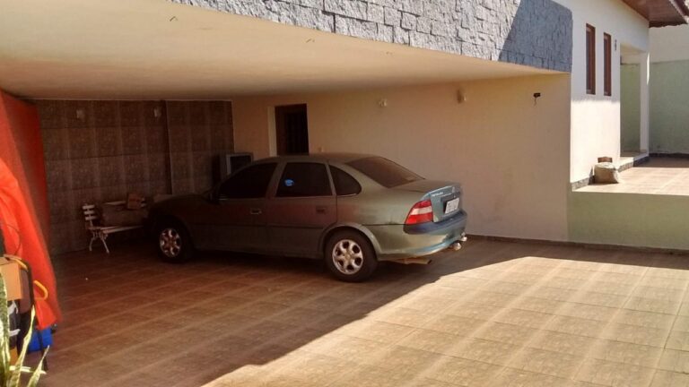 Excelente casa ao lado de Condomínio Fechado