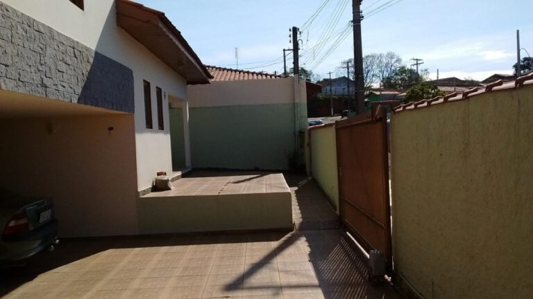 Excelente casa ao lado de Condomínio Fechado