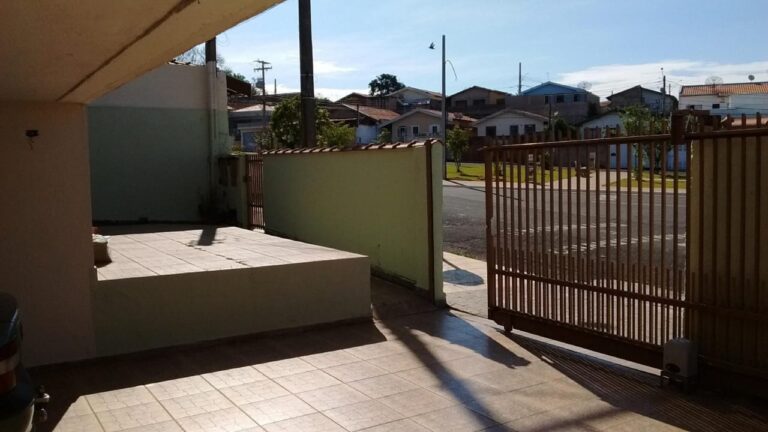 Excelente casa ao lado de Condomínio Fechado