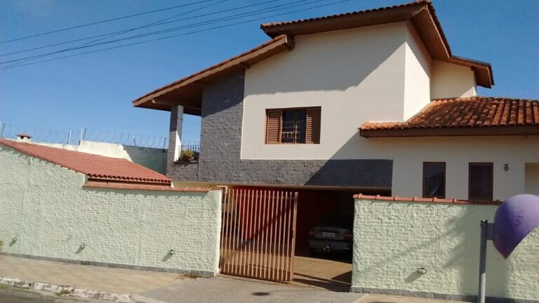 Excelente casa ao lado de Condomínio Fechado