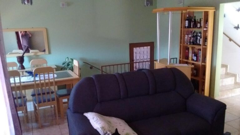 Excelente casa ao lado de Condomínio Fechado