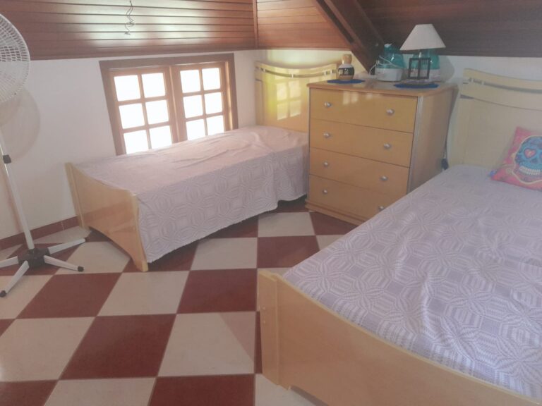 Linda Casa em Cond. Fechado Linda Casa em Cond. Fechado
