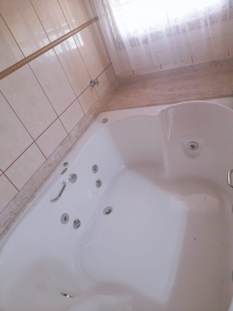 Linda Casa em Cond. Fechado Linda Casa em Cond. Fechado