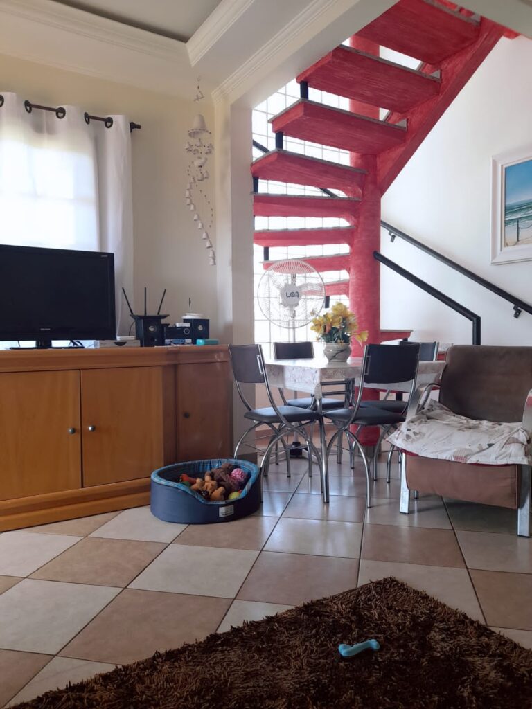 Linda Casa em Cond. Fechado Linda Casa em Cond. Fechado