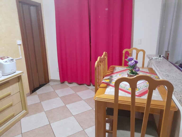 Linda Casa em Cond. Fechado Linda Casa em Cond. Fechado