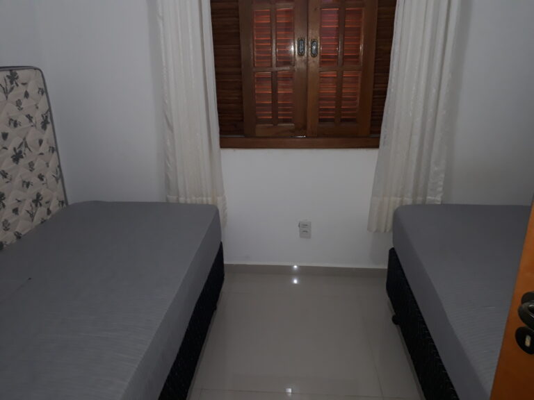 Ótima Casa em Condomínio Fechado Ótima Casa em Condomínio Fechado