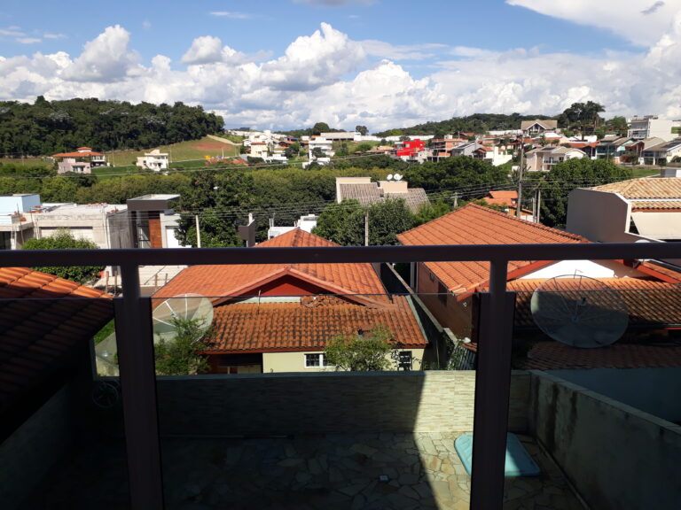 Ótima Casa em Condomínio Fechado Ótima Casa em Condomínio Fechado