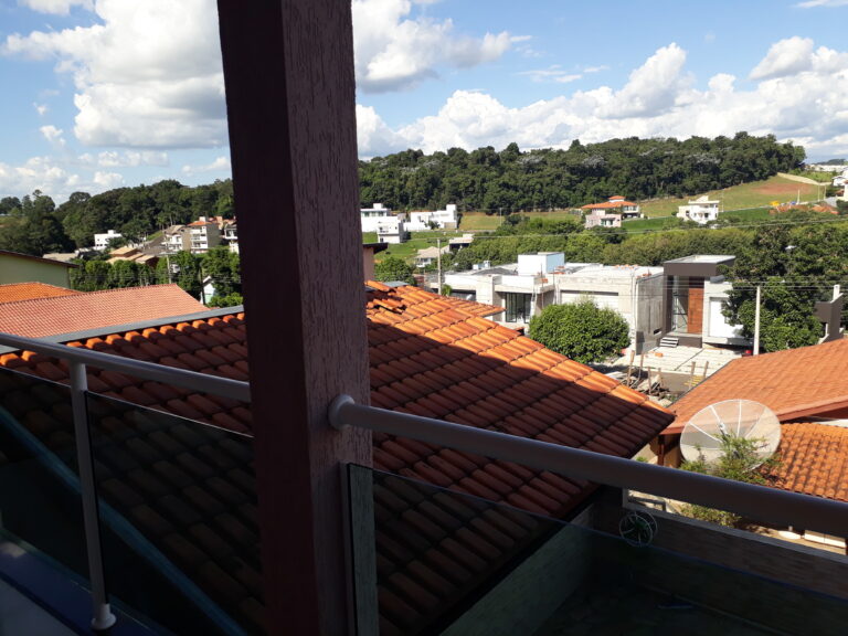 Ótima Casa em Condomínio Fechado Ótima Casa em Condomínio Fechado