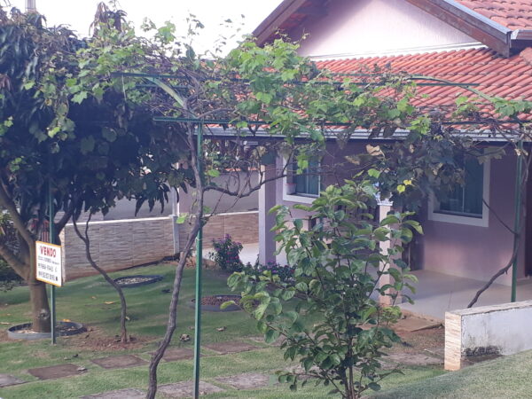 Ótima Casa em Condomínio Fechado