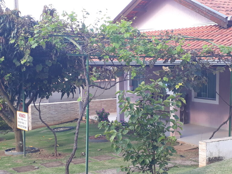 Ótima Casa em Condomínio Fechado Ótima Casa em Condomínio Fechado