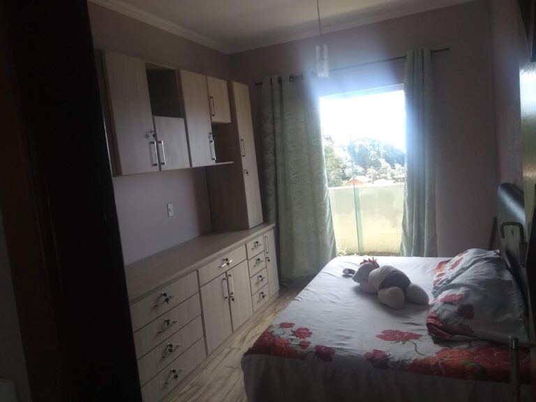 Linda casa mobiliada em condomínio fechado