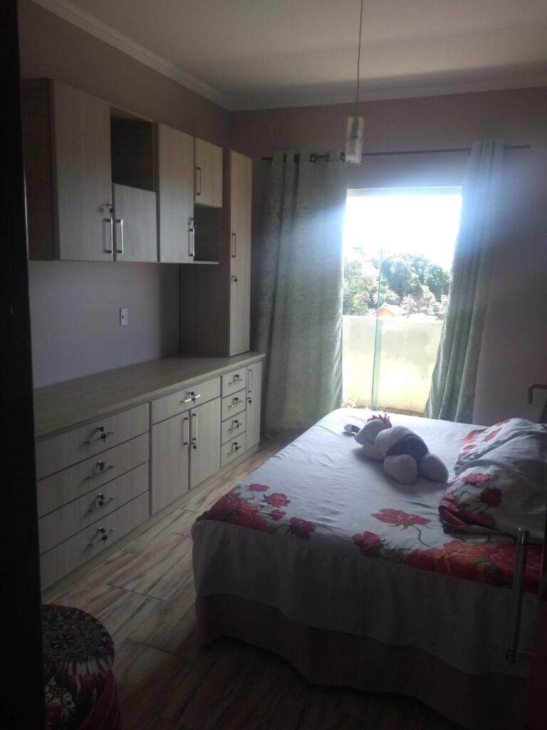 Linda casa mobiliada em condomínio fechado