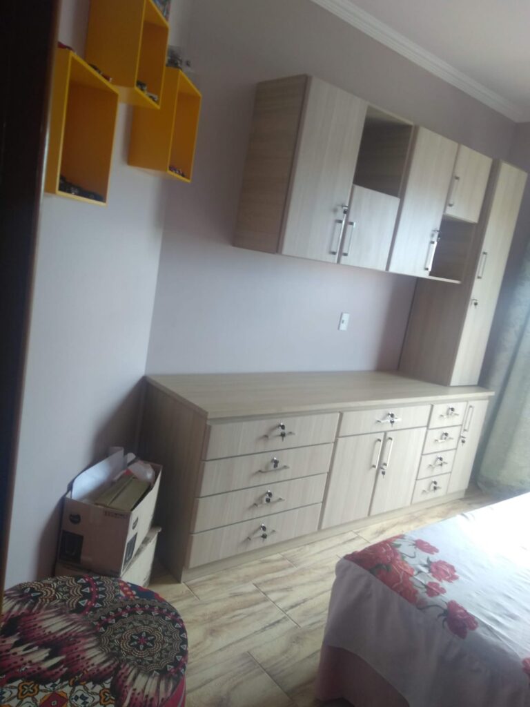 Linda casa mobiliada em condomínio fechado