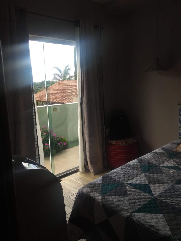 Linda casa mobiliada em condomínio fechado