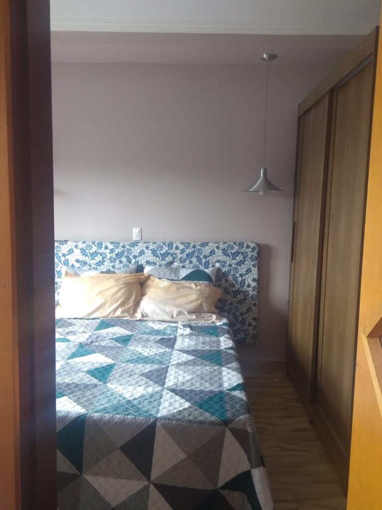 Linda casa mobiliada em condomínio fechado
