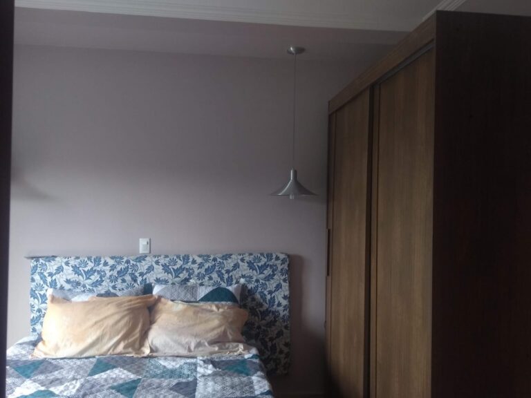 Linda casa mobiliada em condomínio fechado