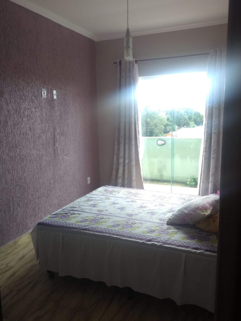 Linda casa mobiliada em condomínio fechado