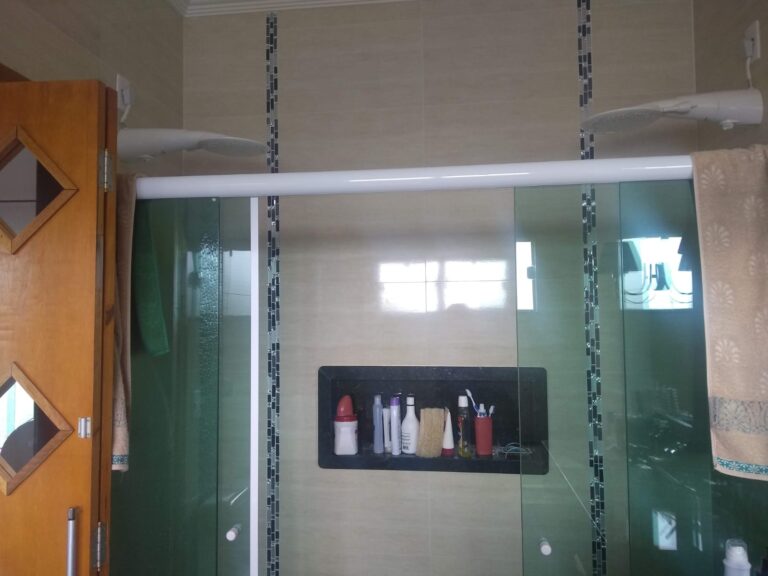 Linda casa mobiliada em condomínio fechado