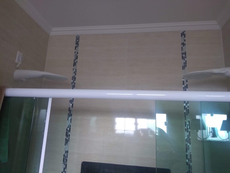 Linda casa mobiliada em condomínio fechado